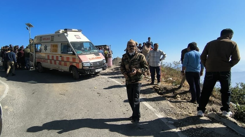 बस के खाई में गिरने से 5 लोगों की मौत. (Photo: Screengrab)