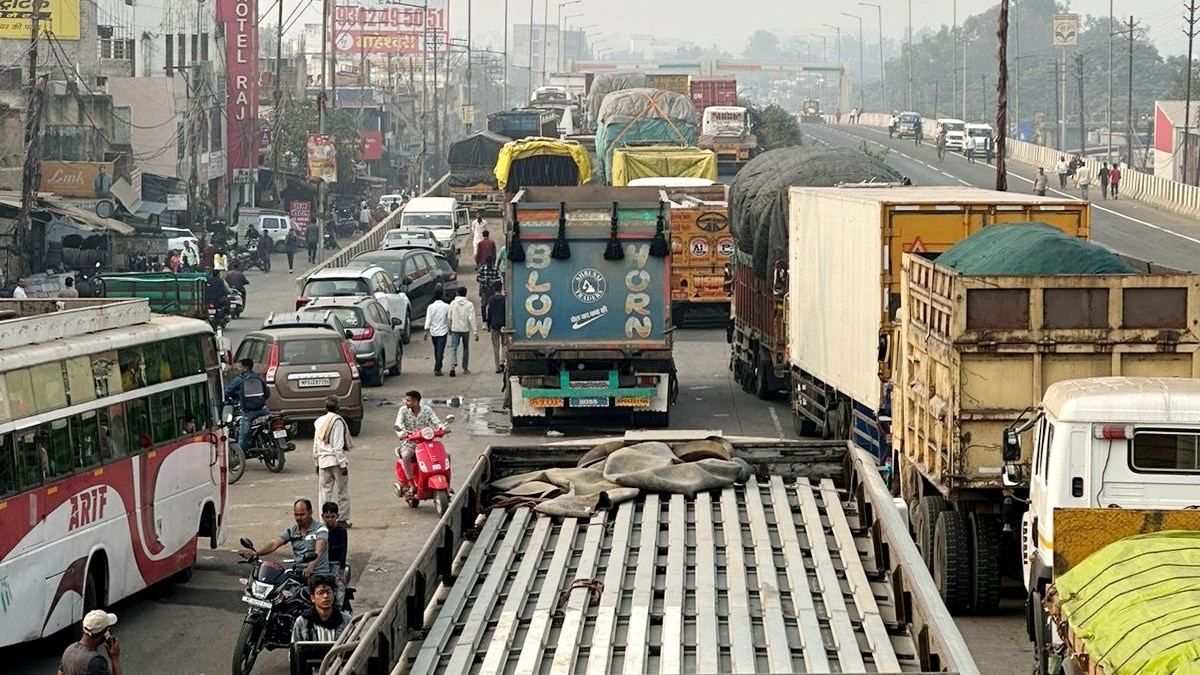 भोपाल के पास 10 KM लंबा महाजाम... 6 साल की मासूम से दरिंदगी, आरोपी सलमान की गिरफ्तारी न होने पर भड़का जनआक्रोश