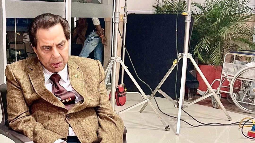 Dharmendra once remembered his mother 