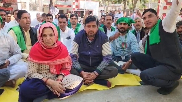 Public outrage over disappearance of girls in Bijnor (Photo- Screengrab)