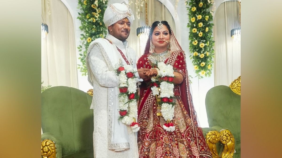 एक रुपये का शगुन लेकर CAG ऑफिसर ने की शादी. (Photo: ITG) 