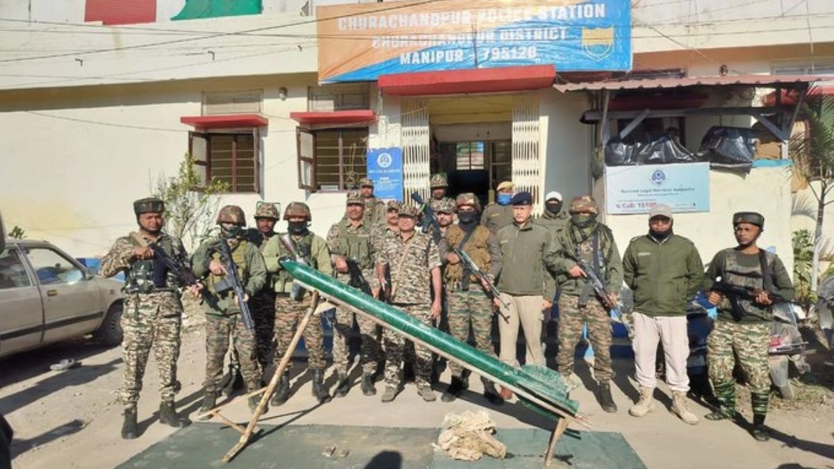 मणिपुर पुलिस ने जब्त किए विस्फोटक चीजें. (Photo: X/@manipur police)