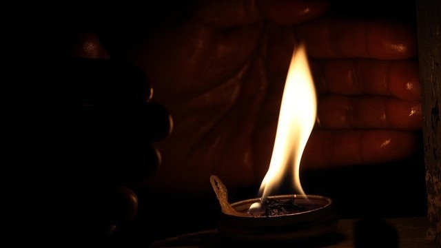 मृतक व्यक्ति की वस्तुओं का क्या करें (Photo: Pixabay)