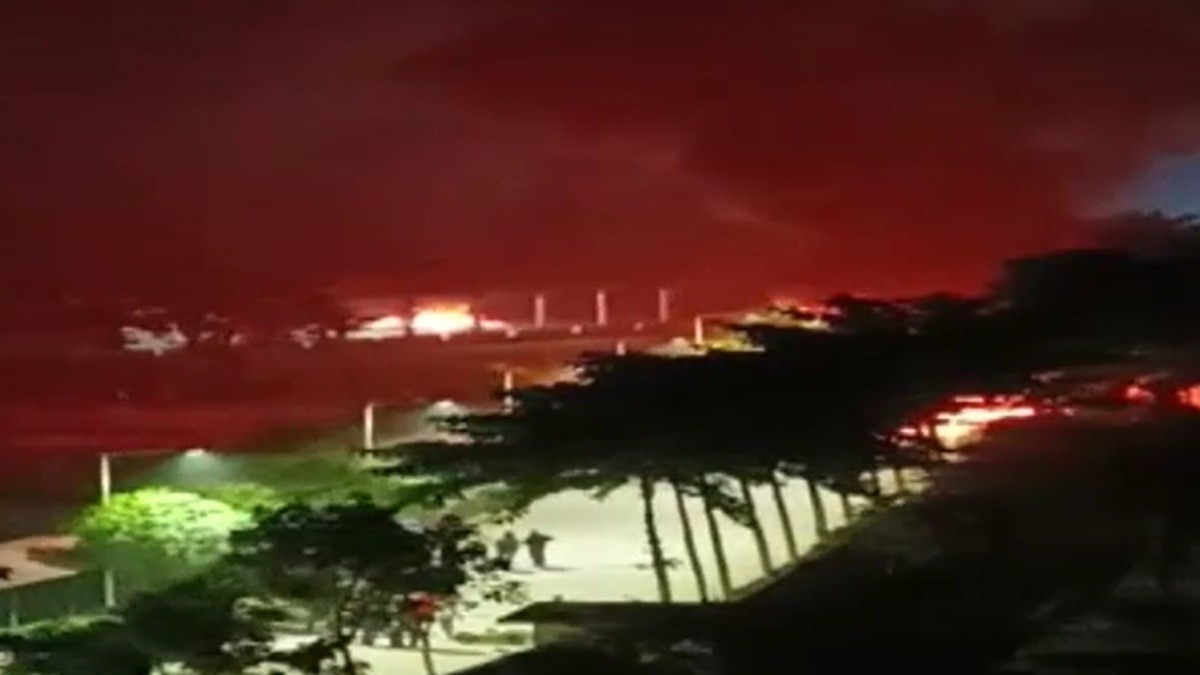 यूनिवर्सिटी कैंपस में हंगामा, आगजनी और तोड़फोड़.(Photo:Screengrab)