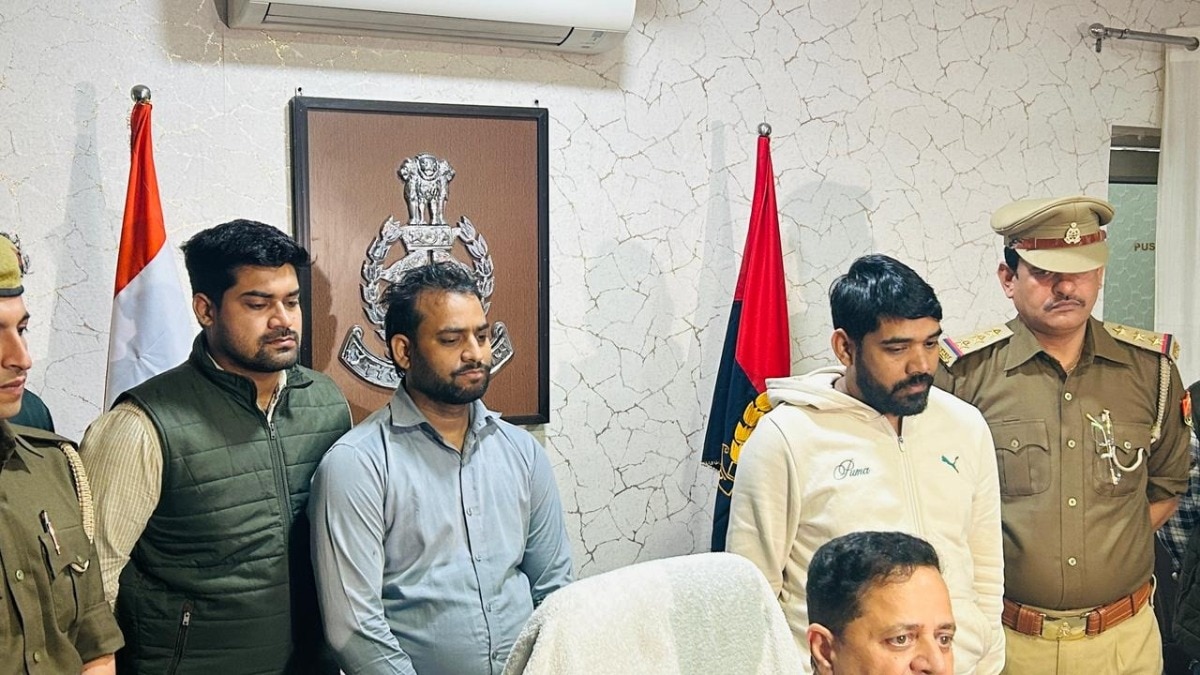 ₹4 लाख 98 हजार 490 कैश बरामद.(Photo: Ashish/ITG)