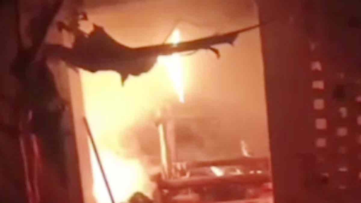 Drunk man sets fire to items kept in mosque