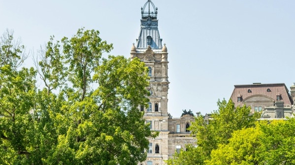 A scenic view of the Quebec City Parliament Building (Photo-Pexels)
