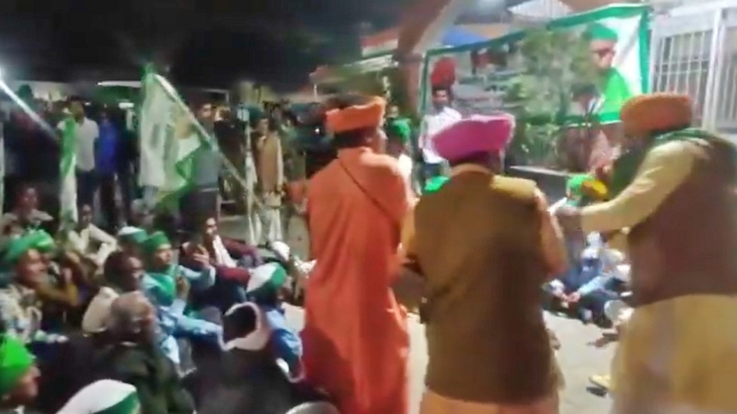 Farmers sitting on strike in Meerut (Photo- Screengrab)