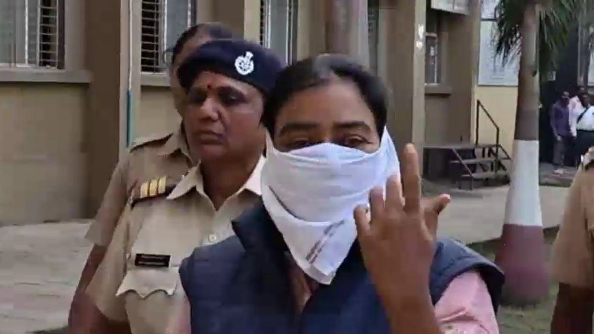 पुलिस ने महिला को होटल से किया अरेस्ट. (Photo: Screengrab)