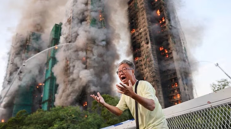 हॉन्ग कॉन्ग में 77 साल में सबसे भीषण आग (Photo: Reuters)