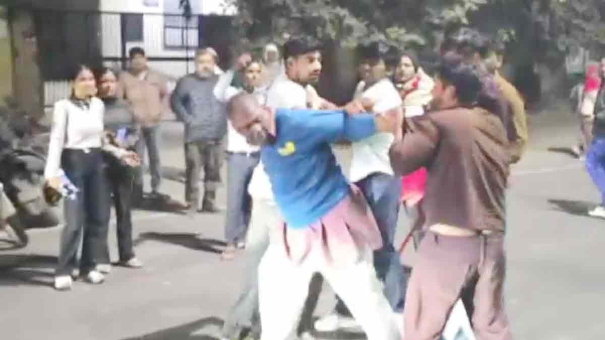  youth beat up the driver of the roadways bus