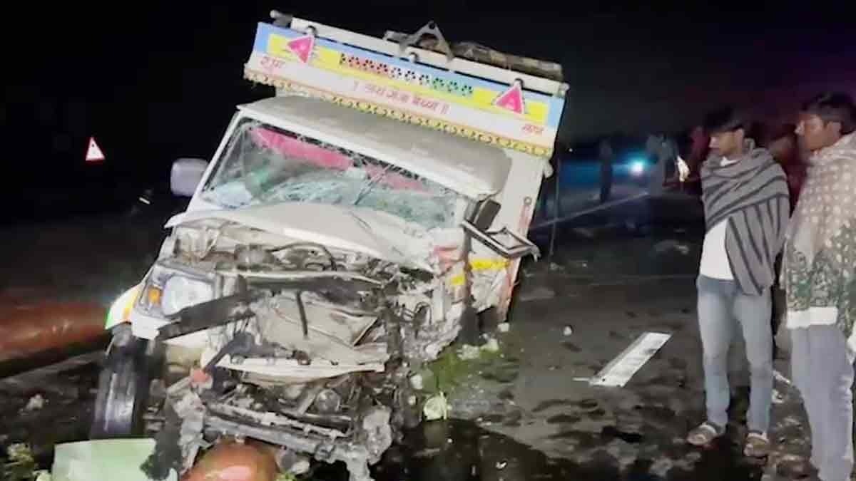 Sambhal 6 people after a Bolero jeep collided with a maruti alto car