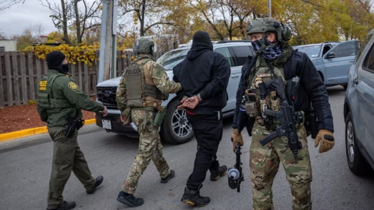 गए थे ग्रीन कार्ड बनवाने और हो गए गिरफ्तार... US में वीजा ओवरस्टे करने वालों पर कड़ा एक्शन