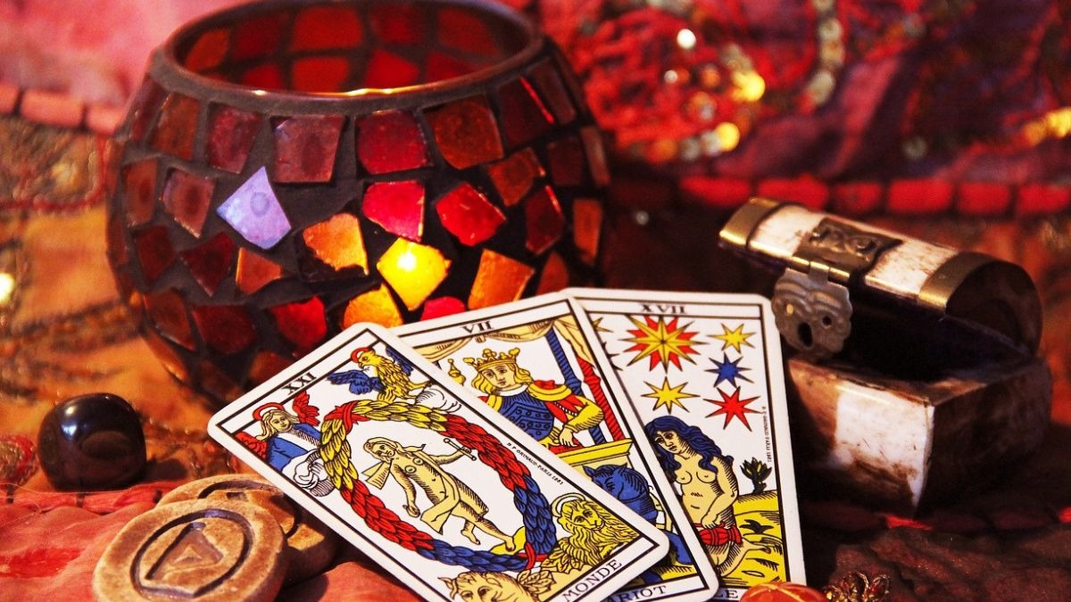 Swapna Shastra: धन हानि से पहले मिलते हैं ये संकेत! इन सपनों को बिल्कुल न करें नजरअंदाज