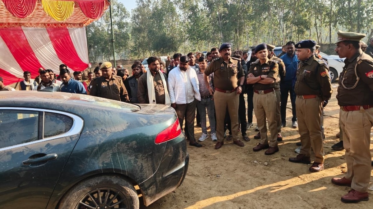 Police force present at spot after murder in Amethi (Photo- ITG)