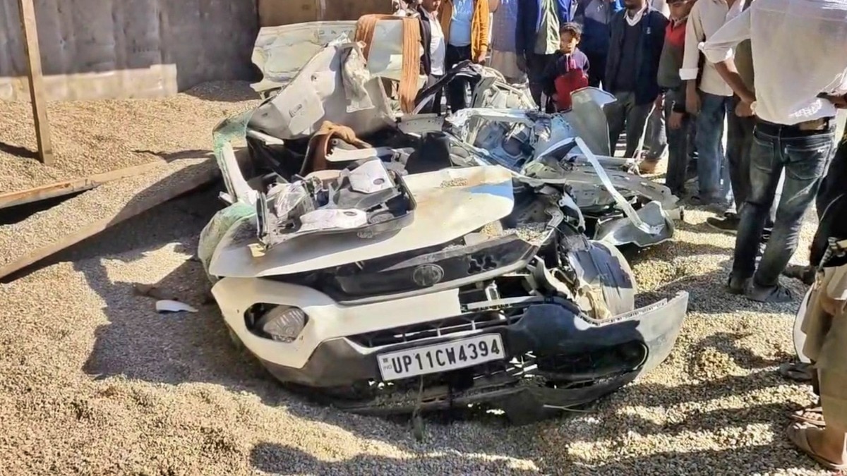 Tragic accident occurred when dumper overturned on car (Photo- ITG)