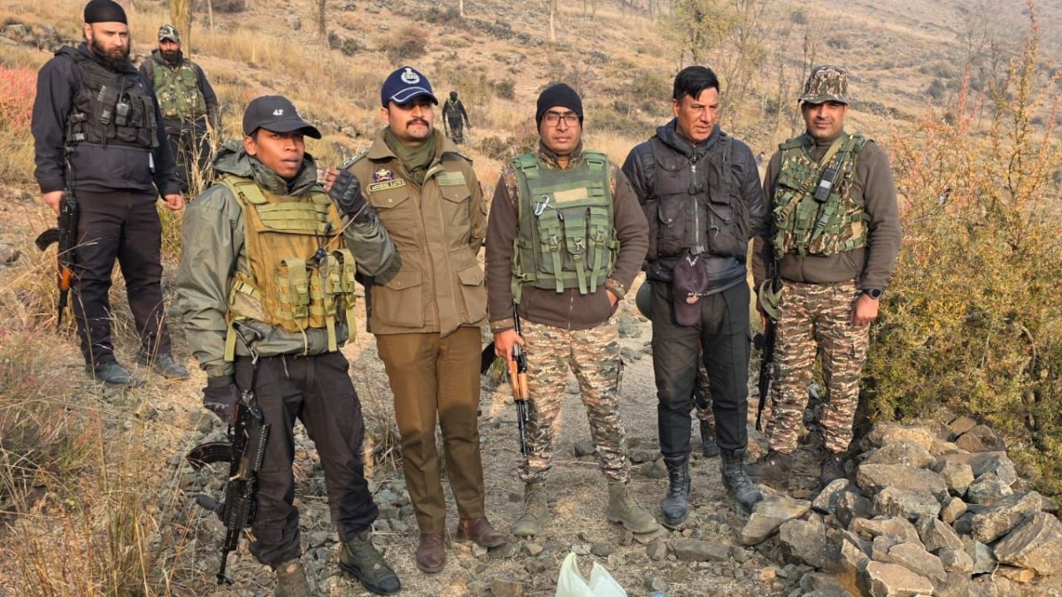 आंनतनाग में जैश-ए-मोहम्मद का ठिकाना ध्वस्त, सुरक्षाबलों ने आतंकी मददगार को दबोचा, विस्फोटक बरामद