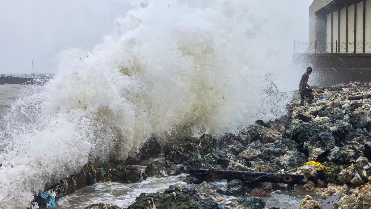 233 राहत शिविर तैयार किए गए हैं, जो लगभग 1.5 लाख लोगों को आश्रय दे सकते हैं. (Photo: PTI)