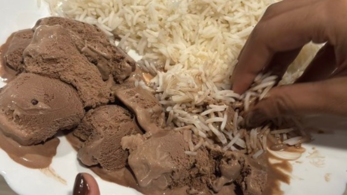 चावल के ऊपर चॉकलेट आइसक्रीम! ये फूड कॉम्बिनेशन्स देख सिर पकड़ रहे लोग