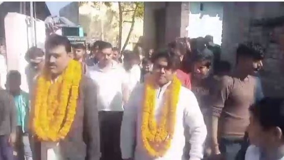 40 साल बाद परिवार से मिले ओमप्रकाश  (Photo: Screengrab)