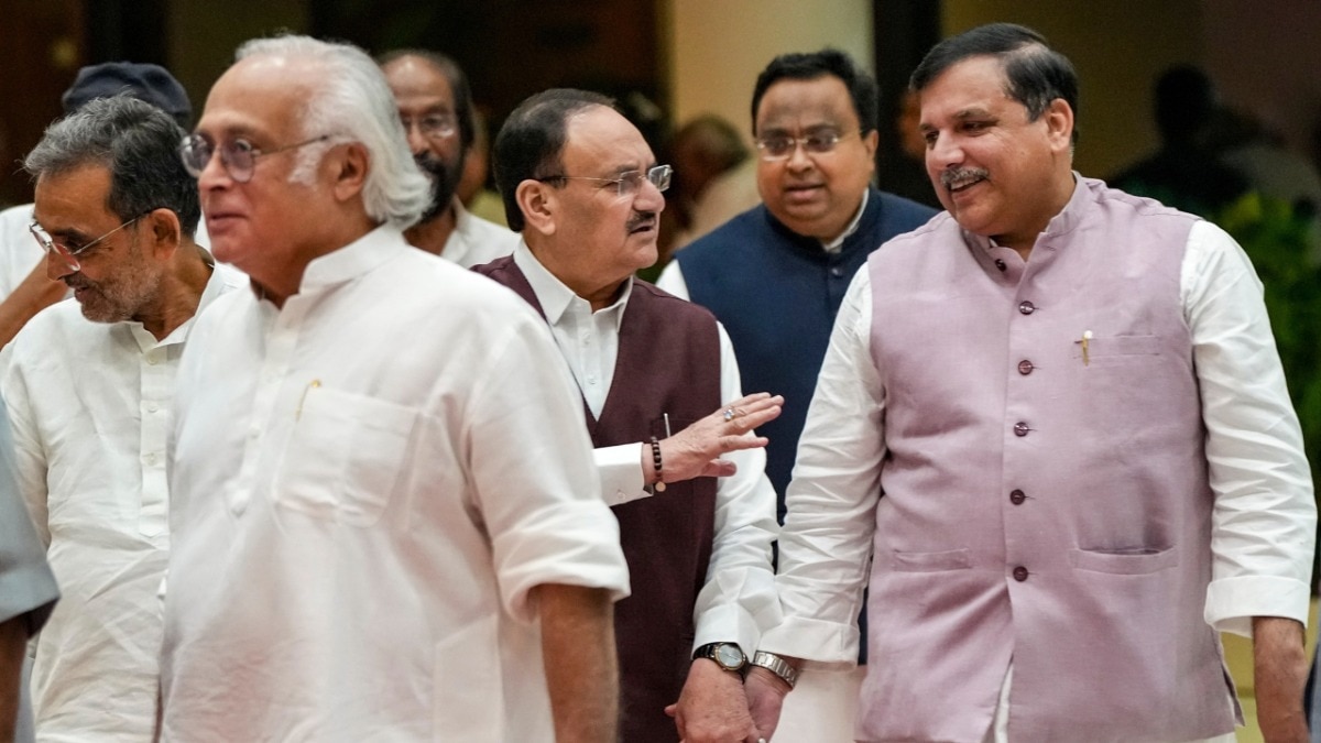 संसद के शीतकालीन सत्र से पहले दिल्ली में ऑल पार्टी मीटिंग आयोजित की गई.