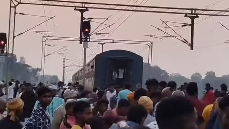 बेंगलुरु एक्सप्रेस स्पेशल ट्रेन हुई हादसे का शिकार. (Photo: Sonu Kumar Singh/ITG)