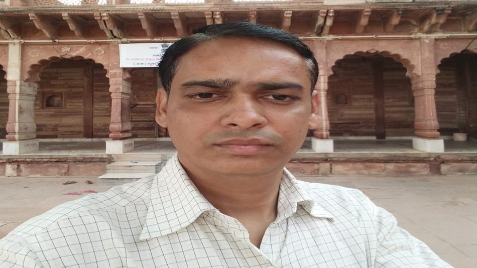 मृतक बीएलओ अनुज गर्ग.  (File Photo: Umesh Mishra/ITG)