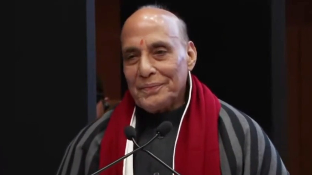 LBSNAA में ट्रेनी अधिकारियों को संबोधित करते राजनाथ सिंह.(Photo:ITG)