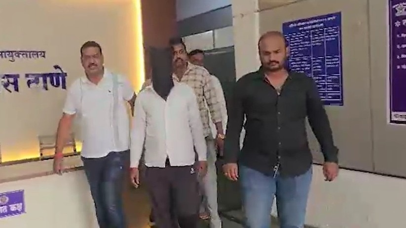 पुलिस गिरफ्त में आरोपी प्रेमी. (Photo: Screengrab)