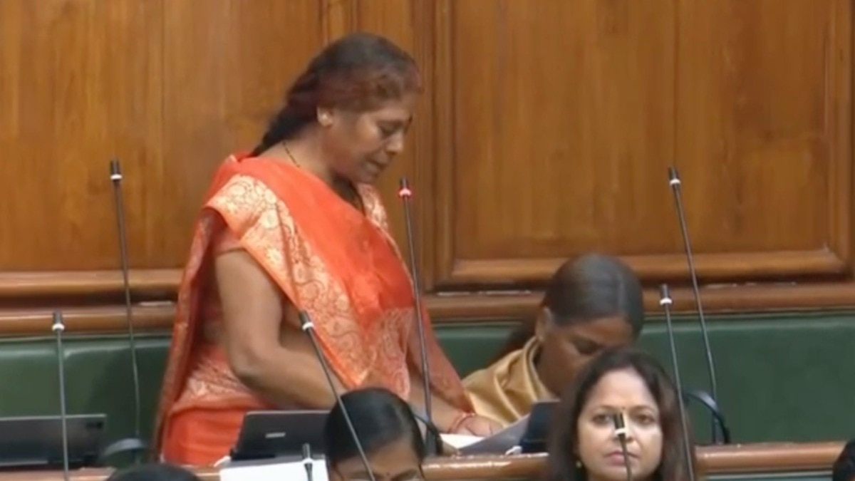 MLA विभा देवी की शपथ में हुई गलती ने राजनीति में योग्यता और वंशवाद पर गहरे सवाल खड़े किए (Photo: Bihar Vidhan Sabha)