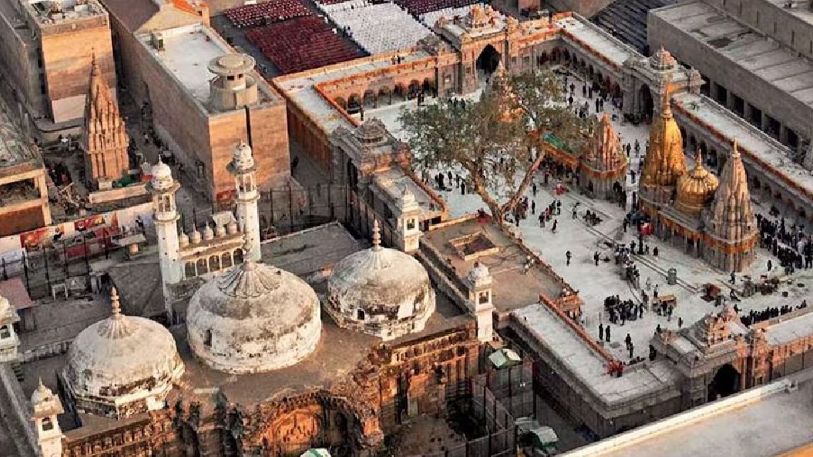 वाराणसी स्थित ज्ञानवापी मस्जिद की तस्वीर, जो काशी विश्वनाथ मंदिर के ठीक बगल में बनी है.