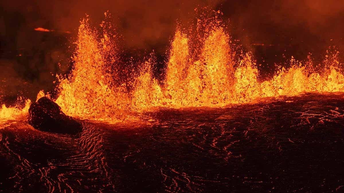 Bhavishya Puran 2026 Predictions: प्राकृतिक आपदा, ज्वालामुखी... क्या भविष्यपुराण की भविष्यवाणियां कलियुग के लिए सौ फीसदी हैं सच? जानें