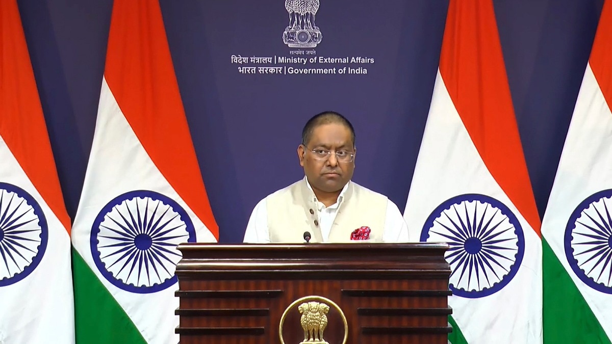 विदेश मंत्रालय के प्रवक्ता रणधीर जायसवाल ने प्रेस कॉन्फ्रेंस को संबोधित किया. (Photo: PTI)