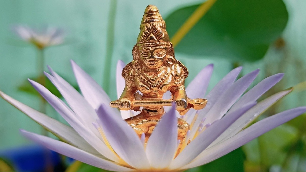 Brahma Muhurt Upay: 2026 के पहले दिन ब्रह्म मुहूर्त में करें ये एक काम, पूरे साल घर में रहेगा लक्ष्मी का वास