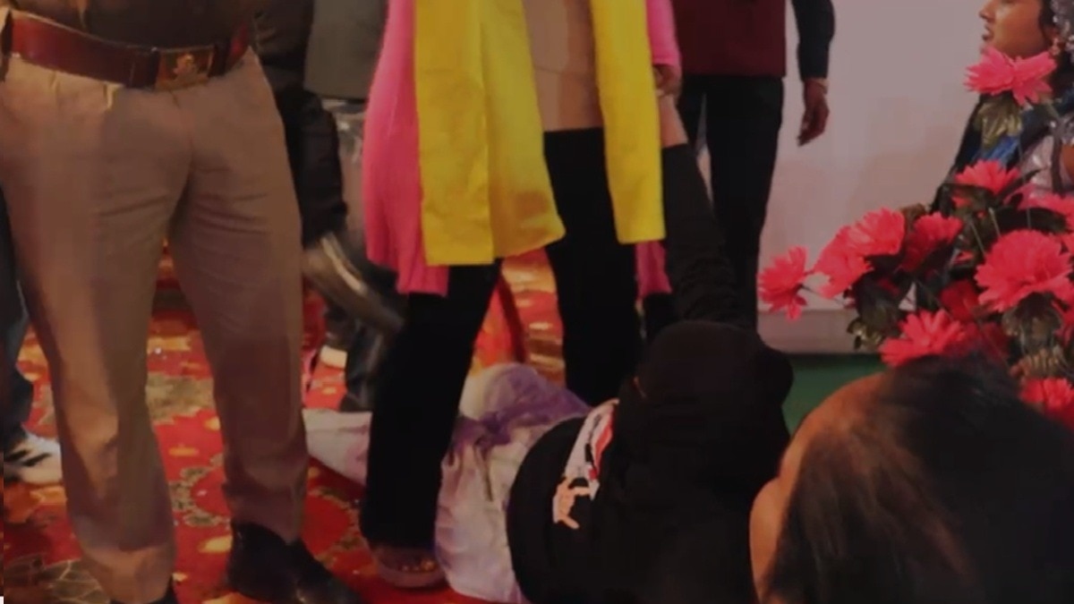 groom girlfriend enters wedding