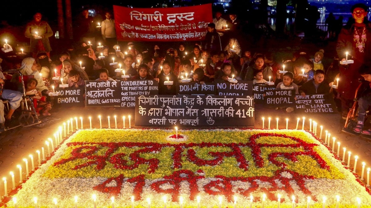 गैस त्रासदी के पीड़ितों को दी गई श्रद्धांजलि.(Photo:PTI) 