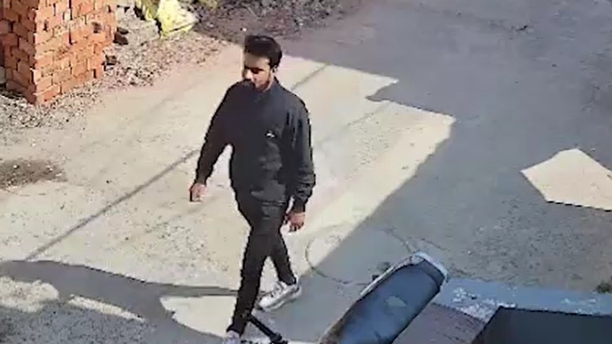 CCTV में कैद हुई शातिर चोर की तस्वीर.(Photo:Screengrab)