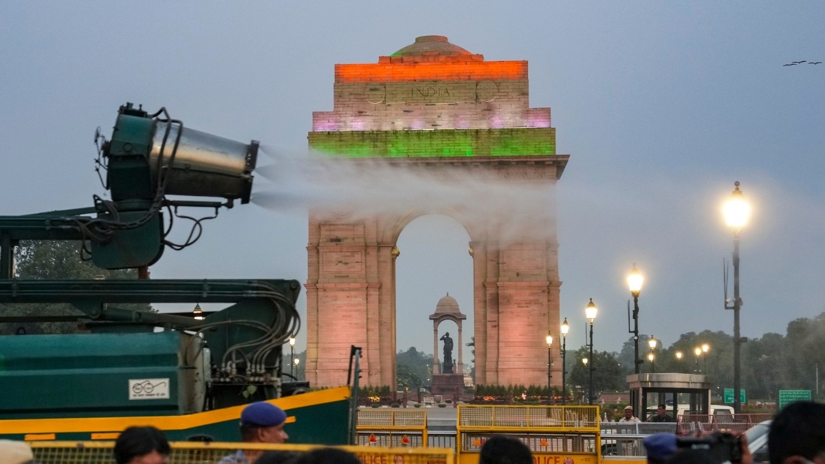 CPCB–CAQM ने AQI डेटा गायब होने और पानी छिड़काव आरोपों को खारिज किया (Photo: PTI)