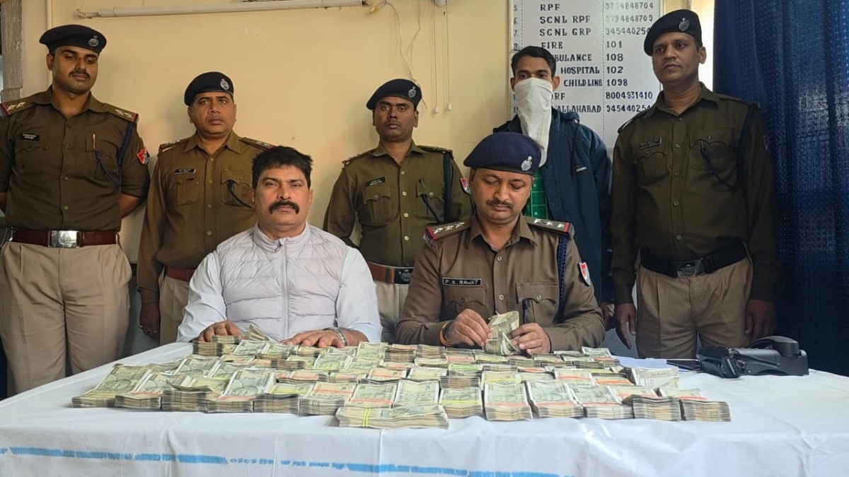 पुलिस की गिरफ्त में आरोपी.(Photo: Uday Gupta/ITG)