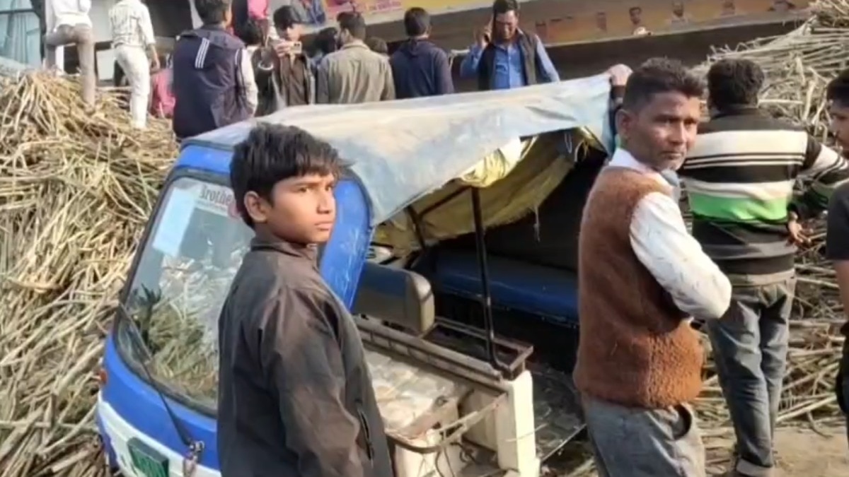 ट्रक पलटने से दो लोगों की गई जान (Photo: Screengrab)