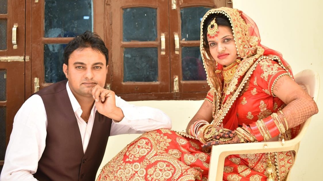 अपने पति के साथ पूनम (Photo: ITG)