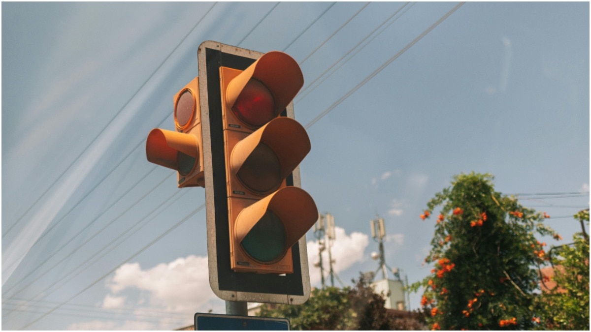 blue-traffic-light-new-color-florida-law-police-enforcement-change