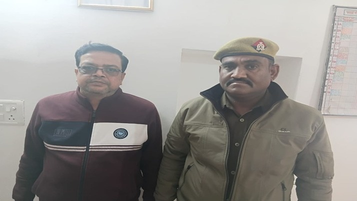 पुलिस की गिरफ्त में आरोपी अक्षय गुप्ता.(Photo: Usman Chaudhary/ITG)