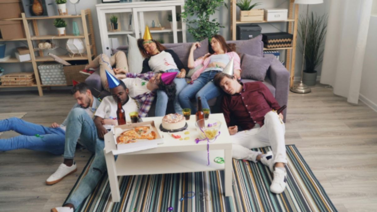 बेंगलुरु में दो बैचलर पर लगा 5000 रुपये का जुर्माना.  (Photo : pexels ) 