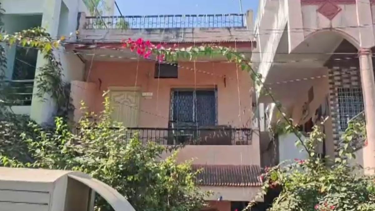 बॉयफ्रेंड के रूम पर पहुंची थी प्रेमिका. (Photo: Screengrab)