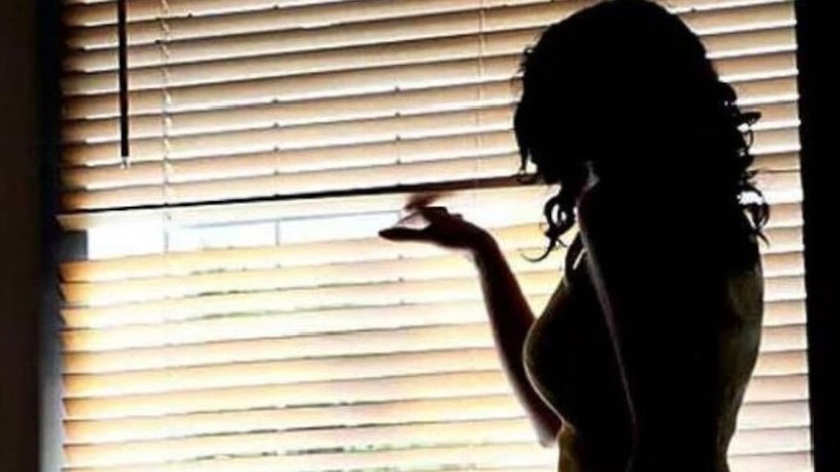 नोएडा के शख्स को दो लड़कियों ने हनीट्रैप में फंसाया. (Representational image)