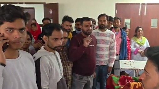 नॉर्मल डिलीवरी के बाद तबीयत बिगड़ी.(Photo: Screengrab)