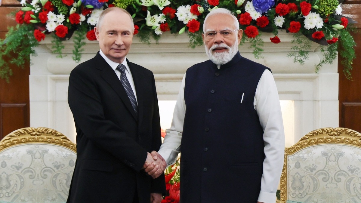 रूस के राष्ट्रपति पुतिन और पीएम मोदी के प्रेस कॉन्फ्रेंस की बड़ी बातें (Photo: PTI)