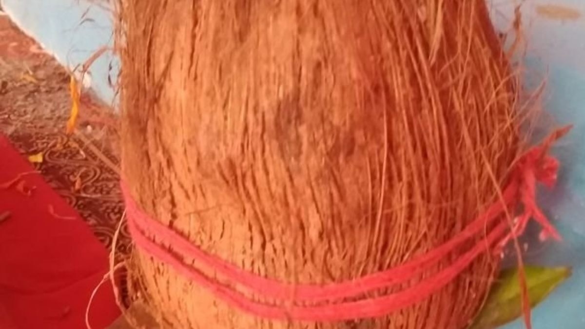 Kalawa Vastu Upay: इन जगहों पर कलावा बांधते ही खत्म हो जाएंगे घर के सभी वास्तु दोष! जानें नियम