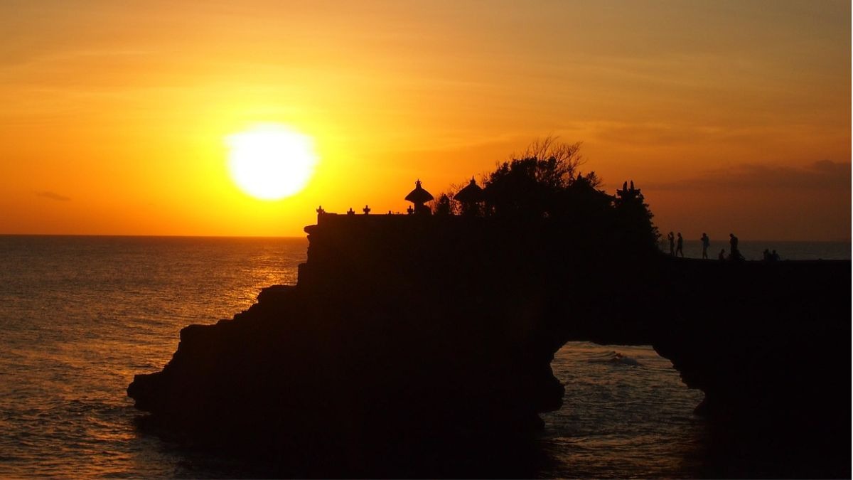 सूर्यास्त के बाद ना करें ये काम. (Photo: Pixabay)